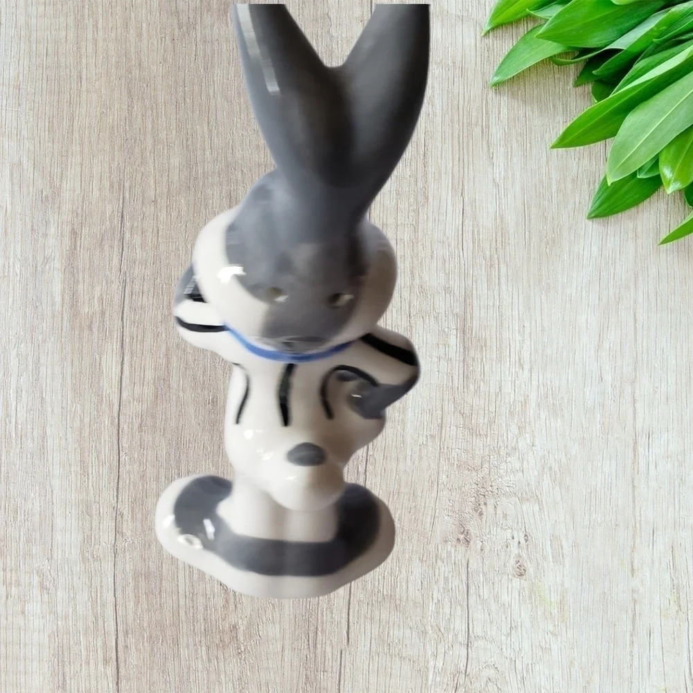 Vintage Looney Tunes Taz and Bugs Bunny Salt and Pepper Shakers - Picture 6 of 11